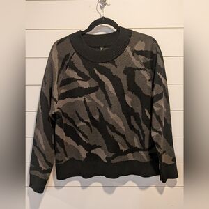 Athleta jacquard crew neck Thermolite sweater